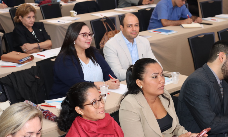 foto de portada de la publicación Directora de Carrera Administrativa junto a equipo técnico participa de capacitación organizada por el MEF