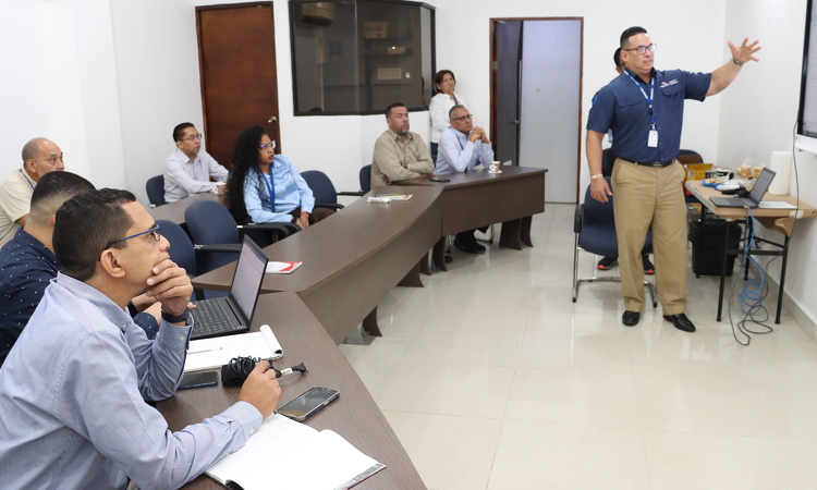 foto de portada de la publicación DIGECA continúa con las reuniones en el MEDUCA sobre uso del Sistema SARHa
