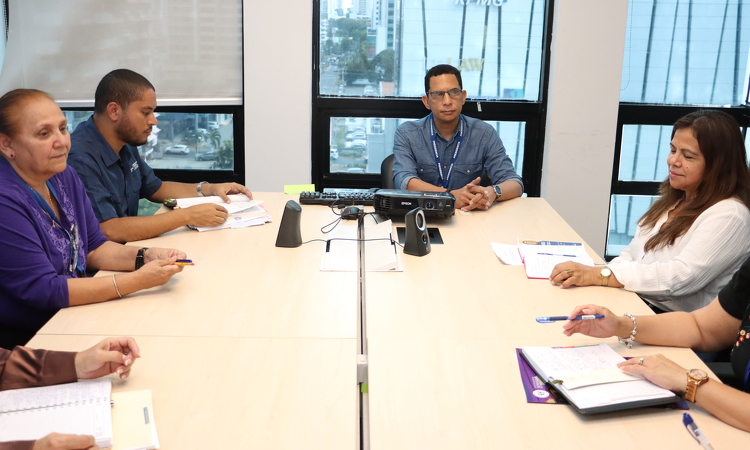 foto de portada de la publicación DIGECA y UTP se reúnen para abordar temas de Carrera Administrativa y el sistema SARHa