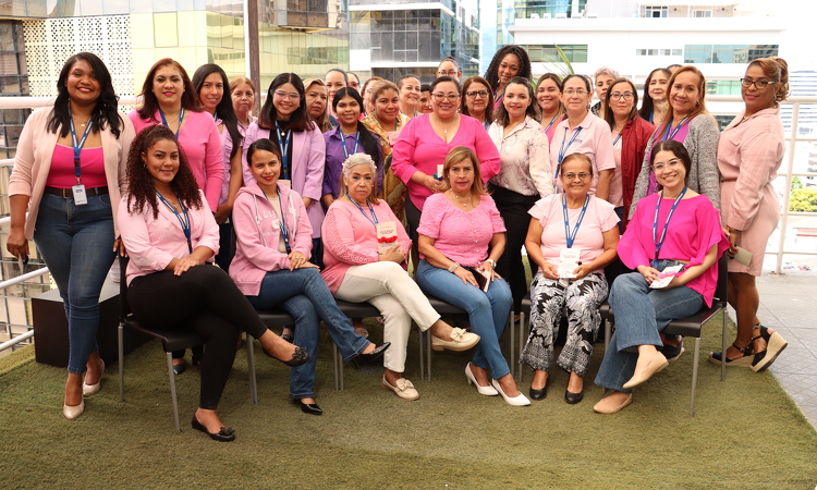foto de portada de la publicación Directora de Carrera Administrativa destaca virtudes y capacidad de la Mujer y las felicita por su trabajo