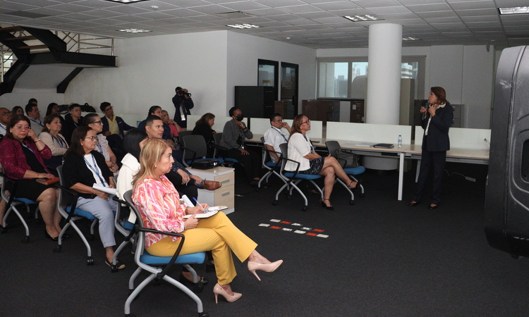 foto de portada de la publicación Servidores Públicos de DIGECA se actualizan sobre los beneficios que brinda el SIACAP