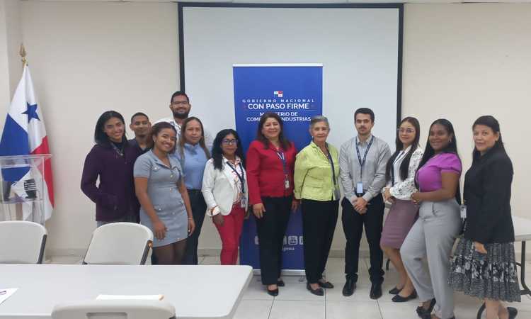 foto de portada de la publicación DIGECA fortalece a los servidores públicos del MICI con el seminario “La Calidad de Servicio al Usuario”
