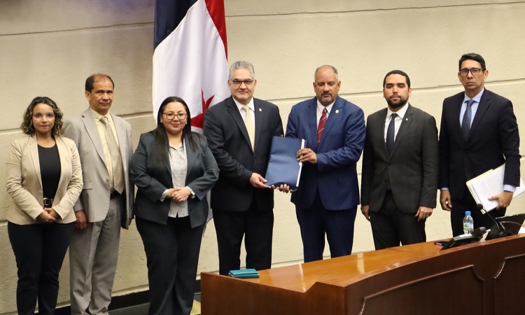 foto de portada de la publicación Ministro de la Presidencia presenta ante la Asamblea Nacional nuevo Proyecto de Ley de Carrera Administrativa