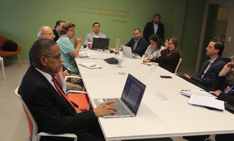 foto de portada de la publicación DIGECA participa en reunión de la Mesa de Institucionalidad de la Estrategia Nacional de Competitividad