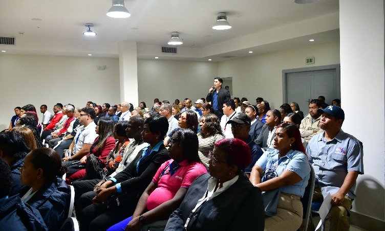 Servidores públicos de Colón fortalecen sus competencias en calidad del servicio
