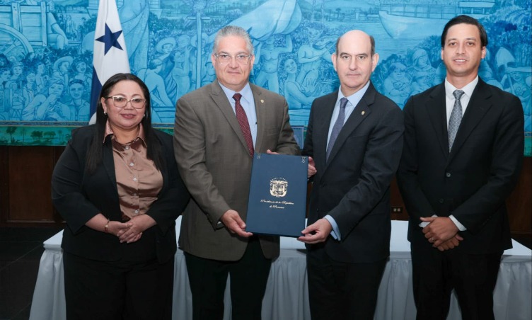 Estado panameño fortalece la modernización de la gestión del talento humano con la firma del convenio de SIRHEP
