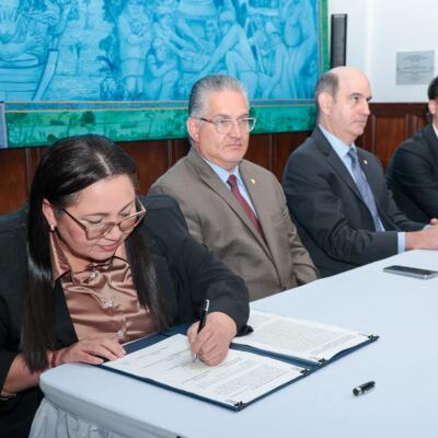 Firma del convenio de SIRHEP