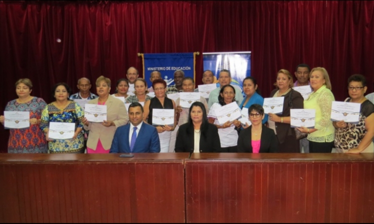 Servidores Pblicos del MEDUCA, reciben su certificacin de ingreso a Carrera Administrativa