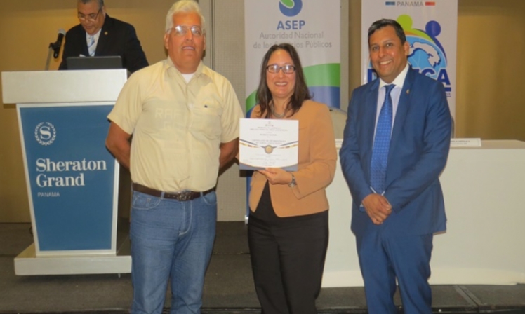 Servidores publicos de la ASEP ingresan al Regimen de Carrera Administrativa
