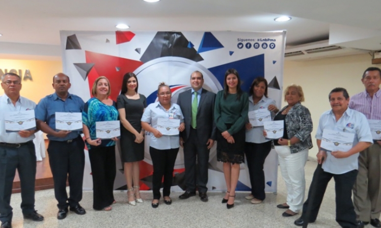 Servidores públicos de la Lotería Nacional de Beneficencia son acreditados