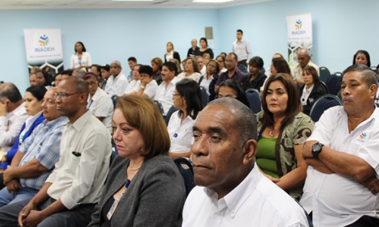 Primera acreditación del 2018 a servidores públicos del INADEH