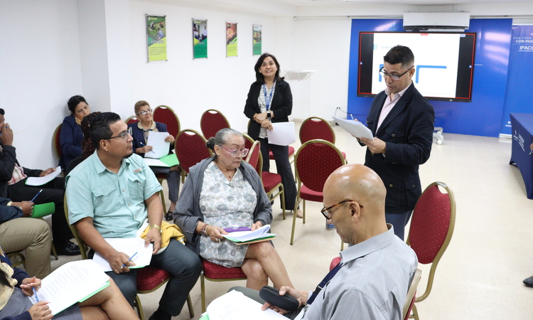 Digeca dicta seminario taller de Inteligencia Emocional a servidores públicos del Ipacoop