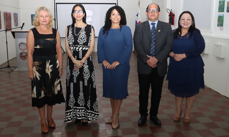 Directora de Carrera Administrativa celebra 101 años del histórico edificio del Archivo Nacional